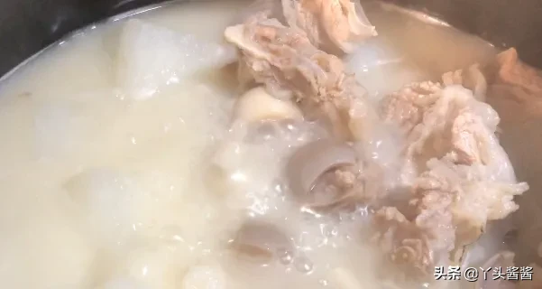 萝卜炖羊肉的做法(炖羊肉萝卜汤的做法)