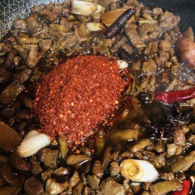 辣肉面里面的红油是什么？