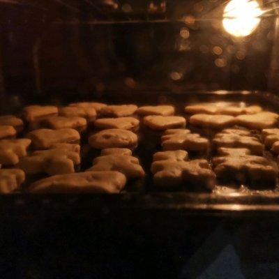 烤箱做饼干用什么面粉？