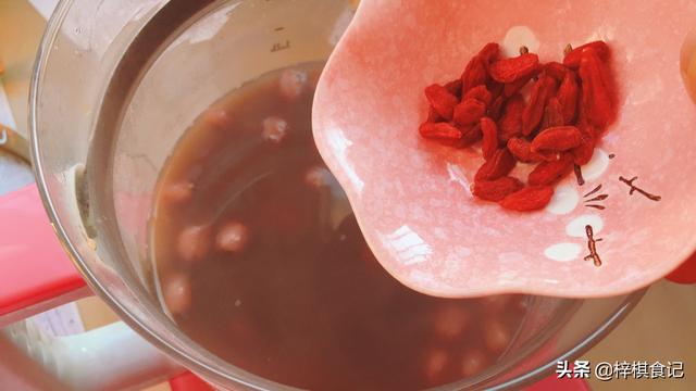 红皮花生衣煮大枣水有什么功效，花生衣红枣煮水的功效