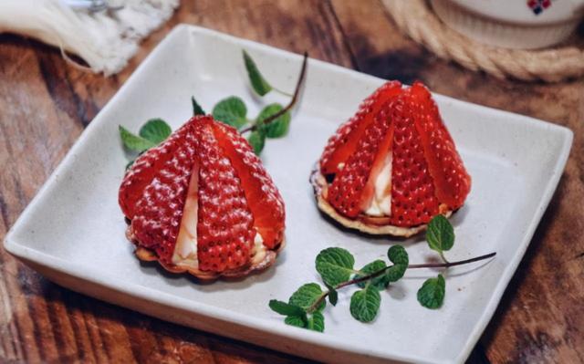 草莓和什么水果最配，草莓酸奶酪怎么做