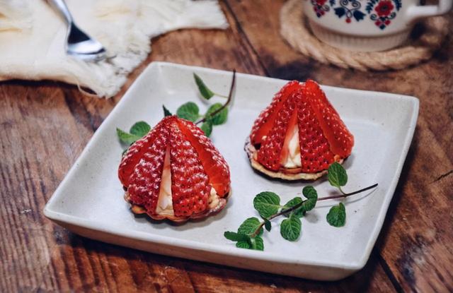 草莓和什么水果最配，草莓酸奶酪怎么做
