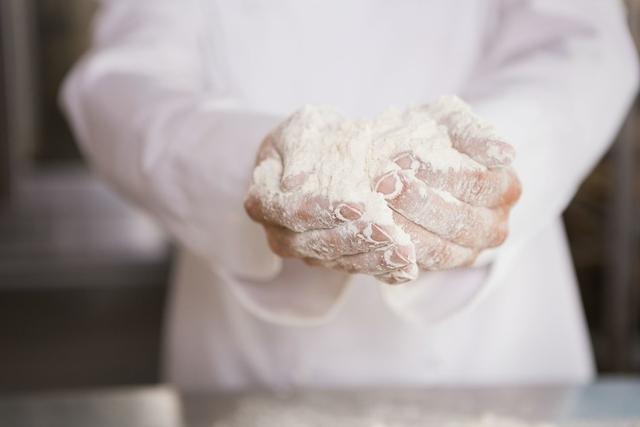 低筋面粉是什么面粉，面粉怎样分高筋粉中筋粉低筋