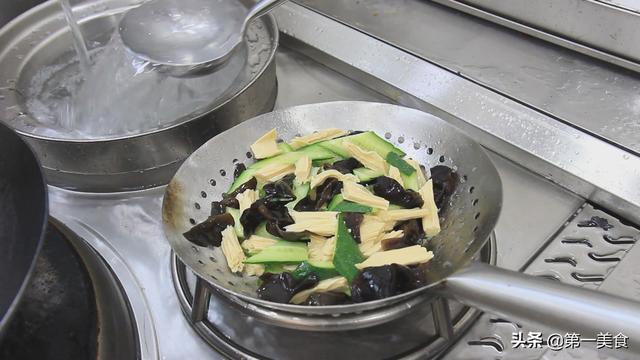 腐竹和什么炒好吃，腐竹和什么炒好吃家常做法