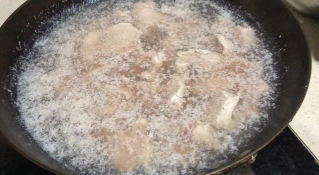 铁锅开锅为什么要用盐炒，焯水对原料的影响