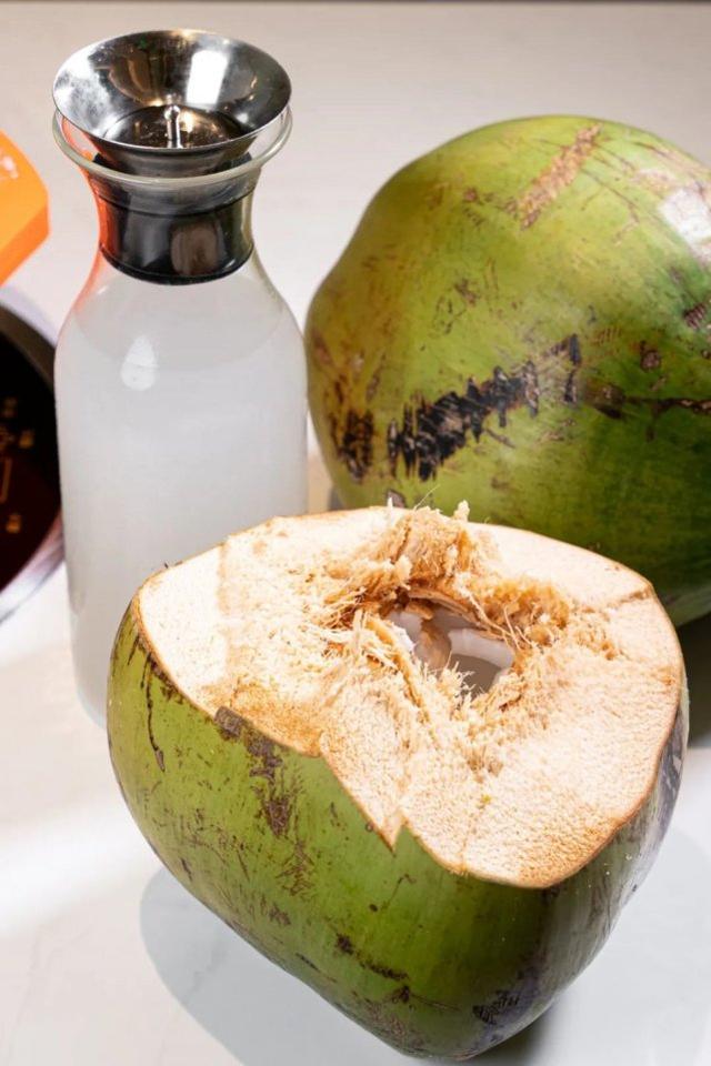 椰子煲什么汤好喝，椰子糖水怎么做好吃