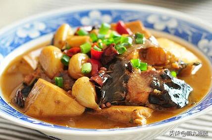 鲶鱼炖豆腐是什么菜系，东北鲶鱼炖豆腐的做法