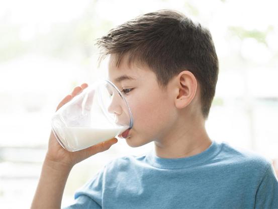 牛奶什么时候喝长高，11岁喝什么牛奶有助于长高